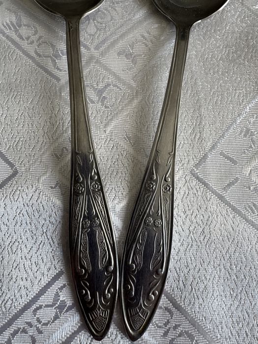 Советские ложки из нержавейки с узорами на ручках.