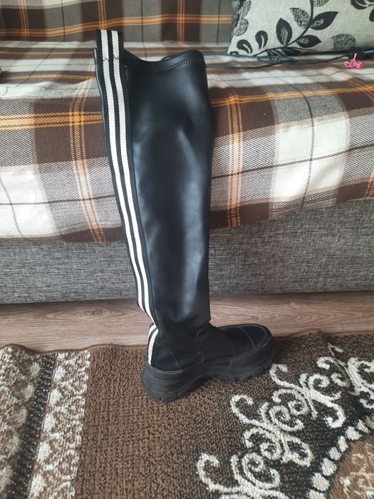 Продам сапожки женские