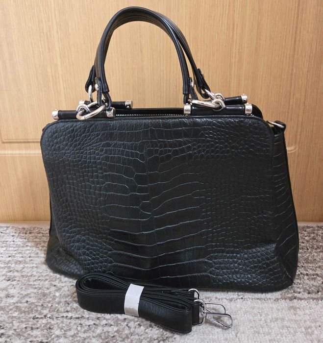 Geanta neagra piele lacuita