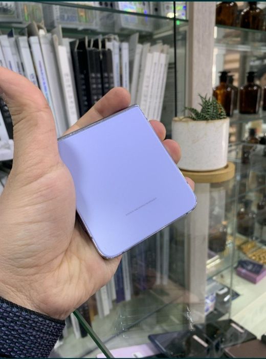 Samsung Z Flip 4 8/256GB Sotiladi