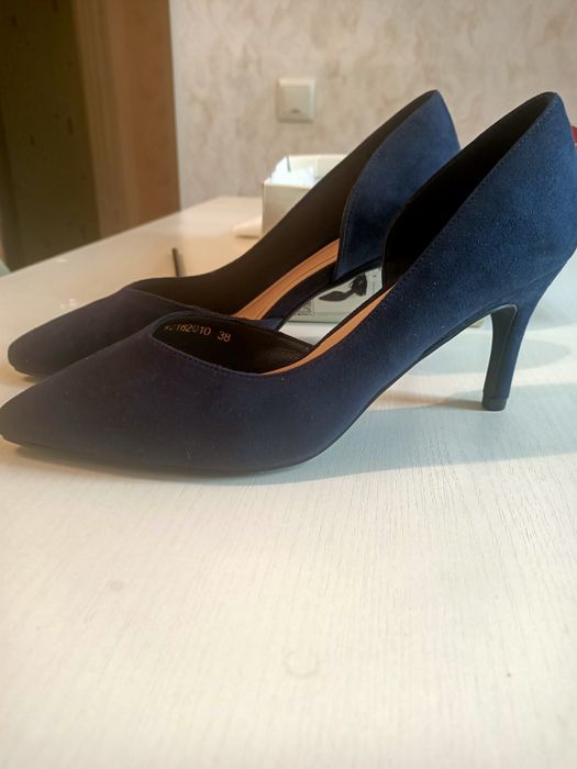 Продам срочно новые туфли