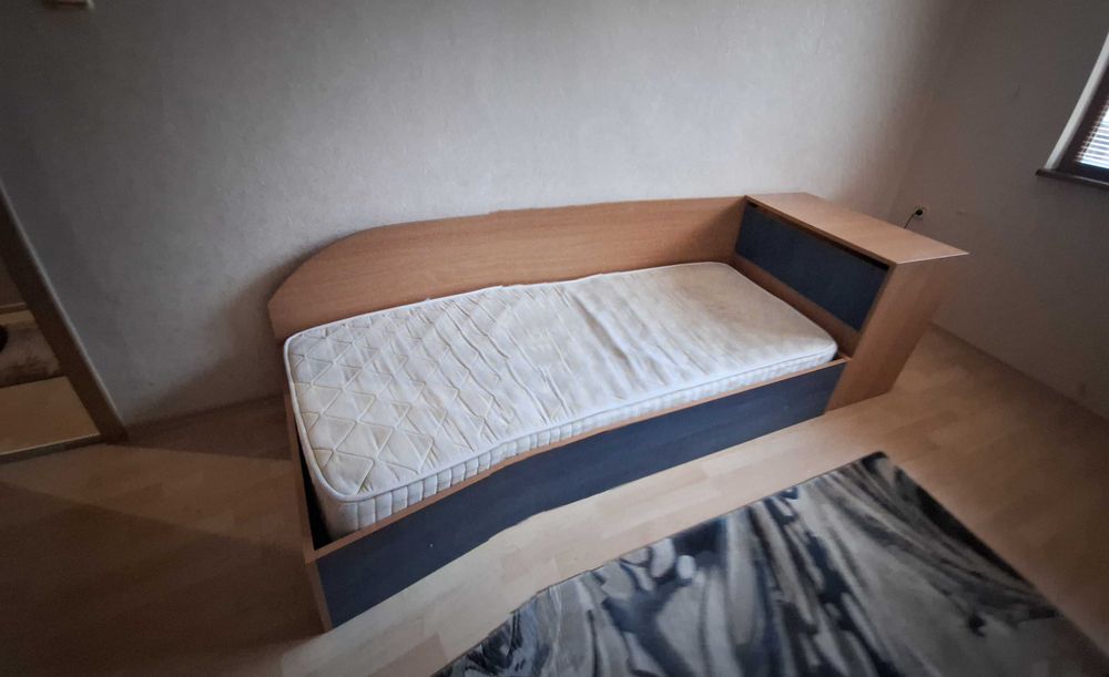 Единично легло с матрак и ракла