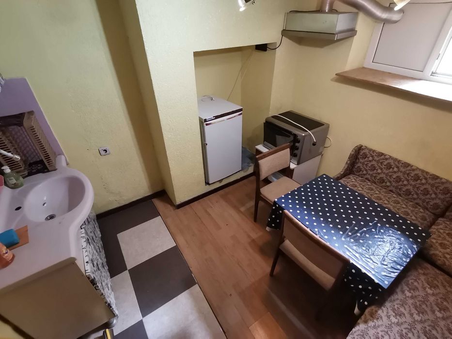 Дава се под наем Двустаен апартамент в Бургас, Възраждане - 55 кв.м за 125 € - Снимка #1