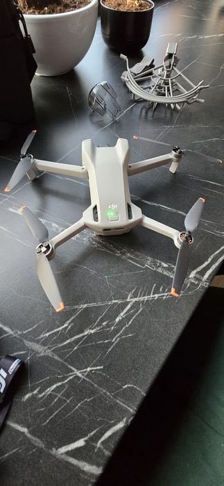 Drona DJI Mini 3 Fly More Combo + Smart Controller
