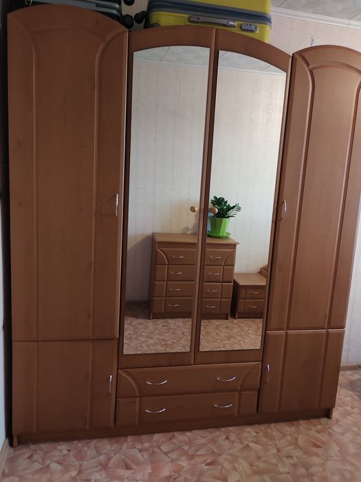 Продается спальный гарнитур
