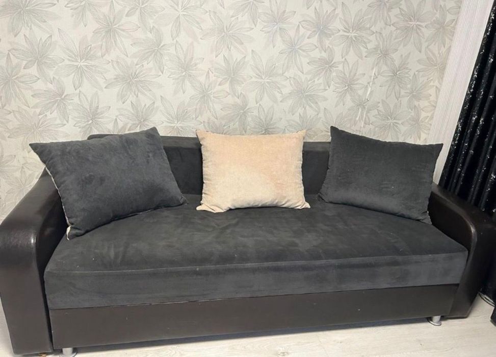 Canapea extensibilă 3 locuri