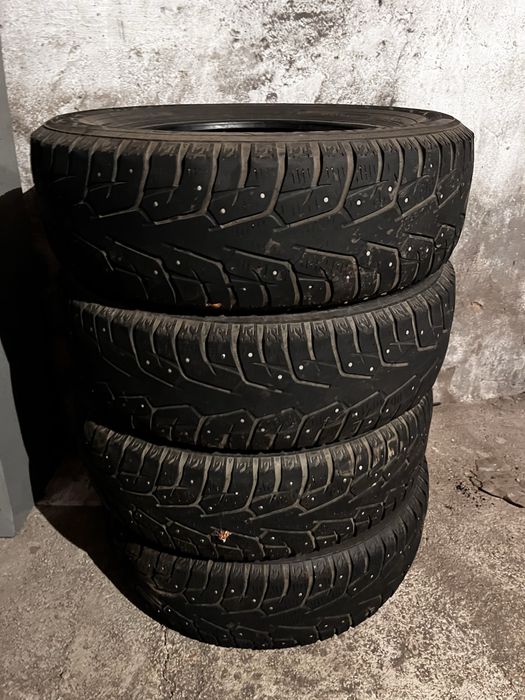 Продам зимнию резину 195/65/15
