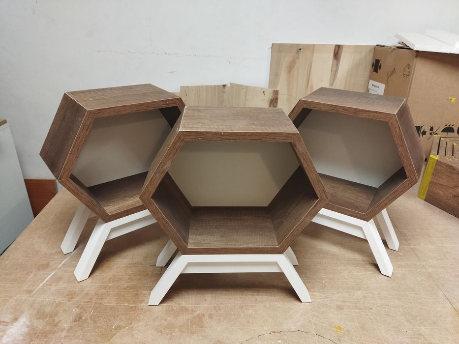 Библиотека,нощно шкафче,маса, цветарник,"Книгозавър" ,пчелна пита