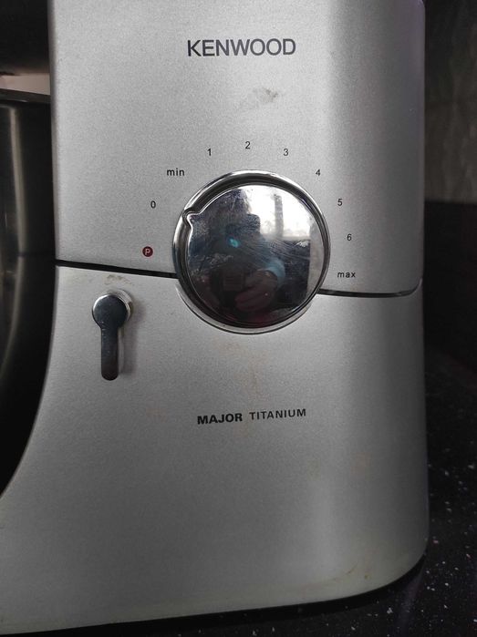 Мощен планетарен миксер Kenwood Titan