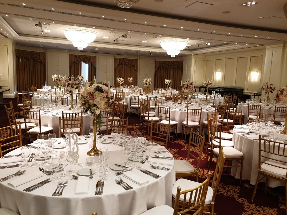 Scaune chiavari de inchiriat Gold & White
