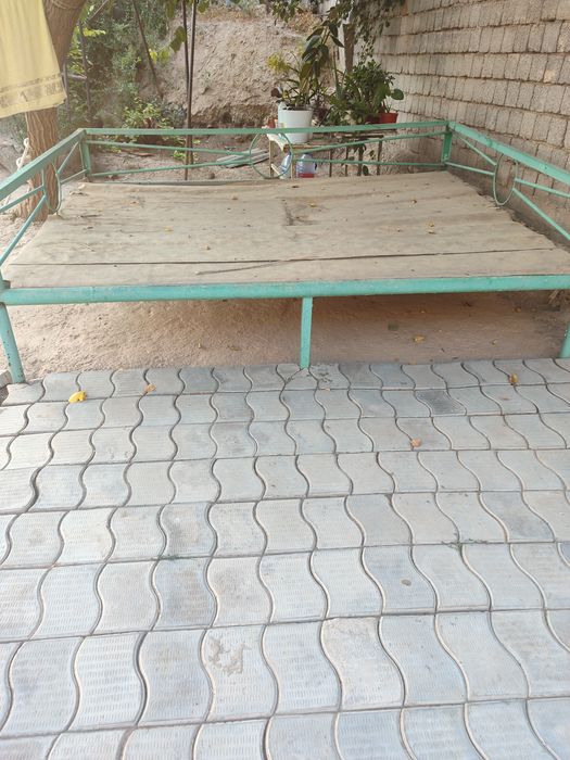 Темир су́ри тапчан