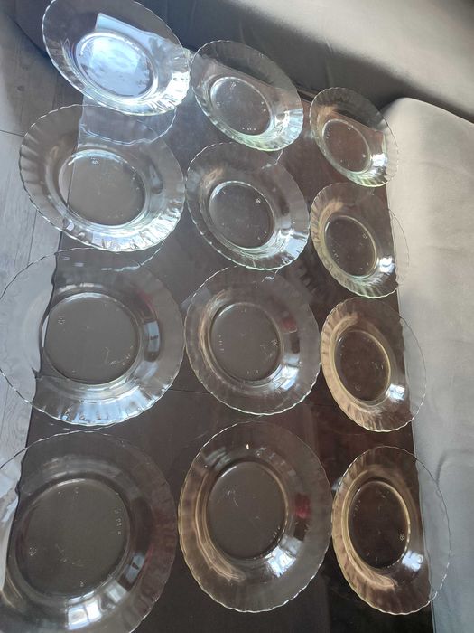 Комплект тъклени чинии