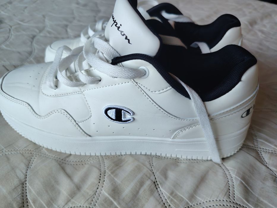 Продам маратонки