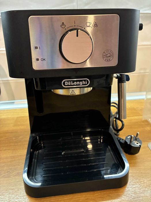 кафе машина  Делонги Stilosa  15 bar, 1100 W, 1 л, Черен