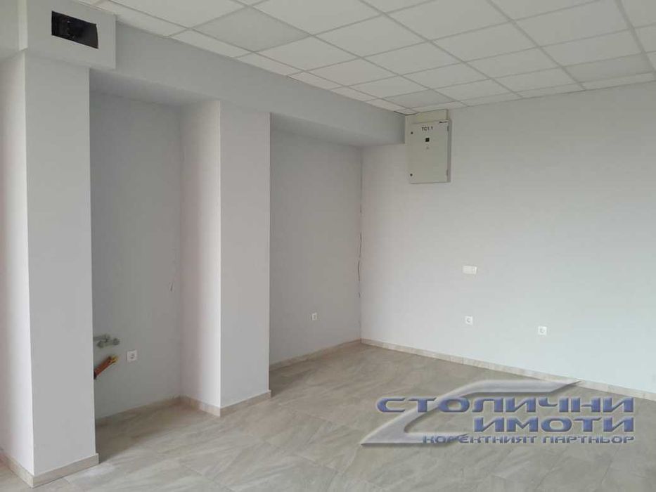 Магазин в логистична база на бул. Ботевградско шосе