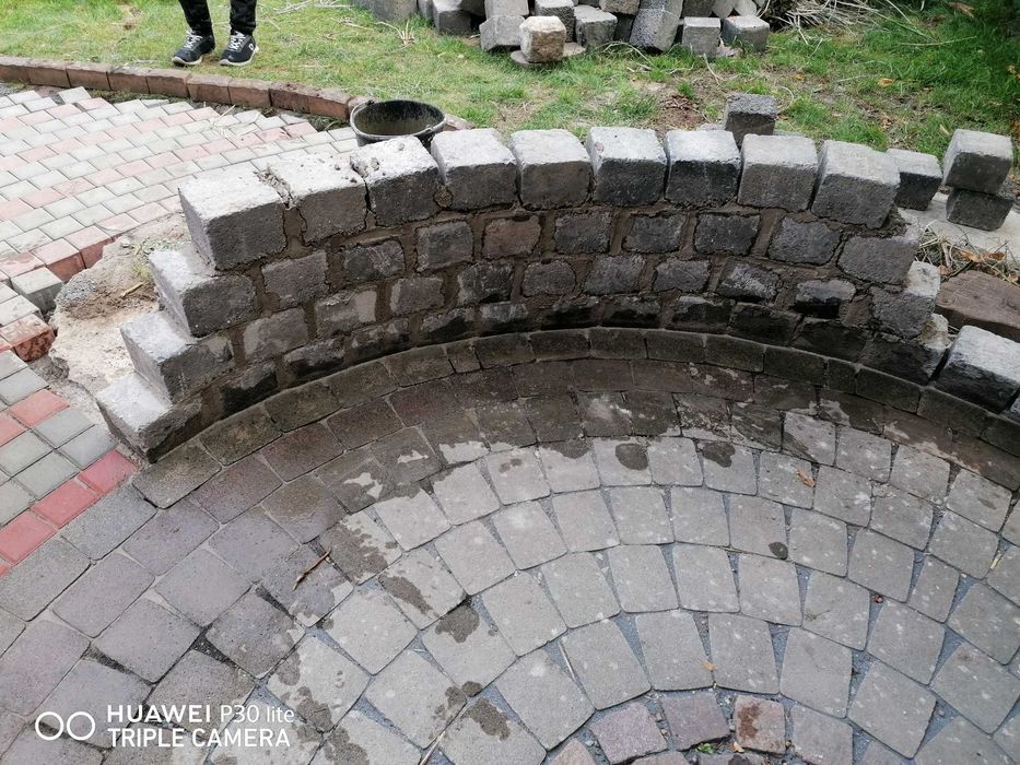 Услуги с Мини Багер и Самосвал ,Редене на павета ,Изкопи и Извозване