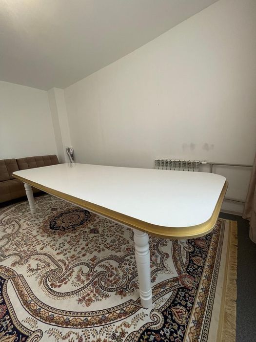 Стол для гостиной