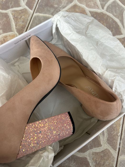 Кокетни токчетаа