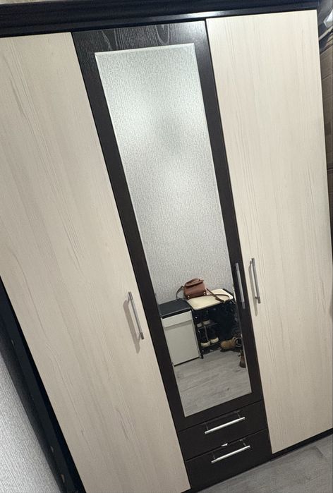 Продам срочно шкаф