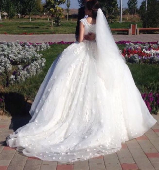 Продаю свадебные платья