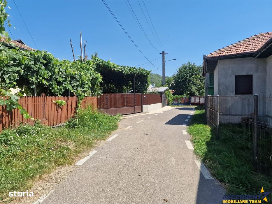 Casa traditionala, cu 2.000mp teren roditor, Izvoarele, Prahova
