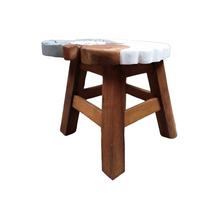 Дървено детско столче  КУЧЕ с цветна дърворезба