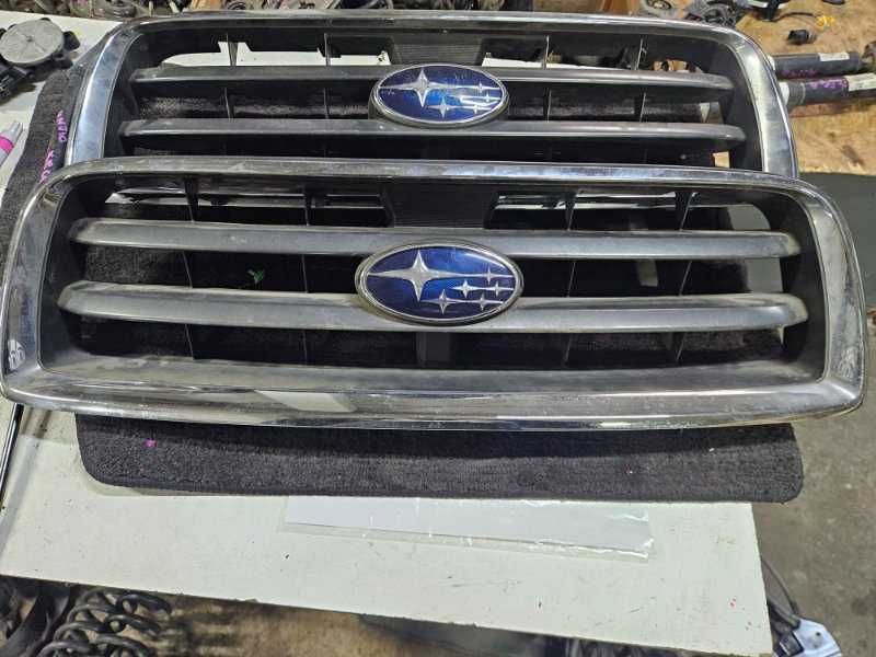 Решетка радиатора Subaru Forester SG5