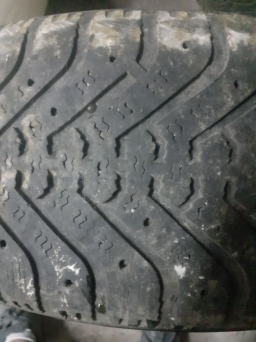Продам шины зима ГУДИЕР б/у