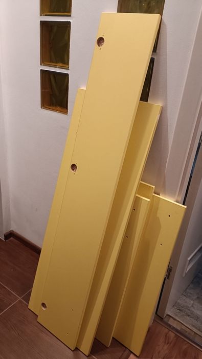 Urgent!!! Usi galbene de la mobila