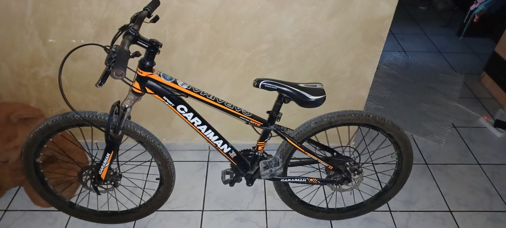 Se vinde bicicletă