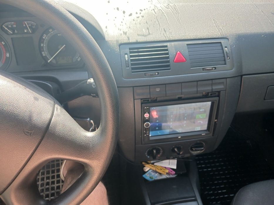 Vând  skoda  fabia  1.2 benzină  2007  distribuție pe lanț
