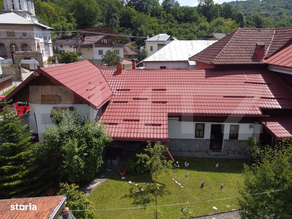 Casa decomandata (P+1E), 220 mp, zona Pietrosita