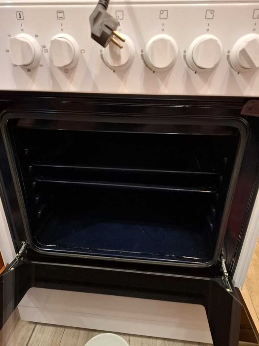 Продам газовую плиту