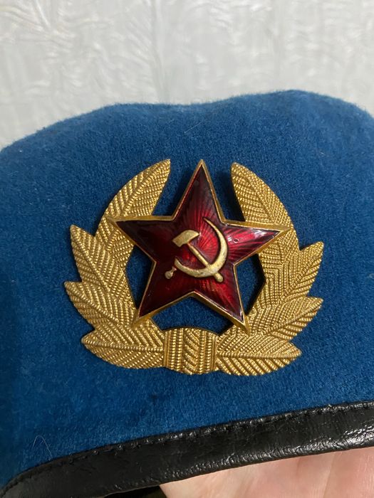 Значок Советской Армии с беретом