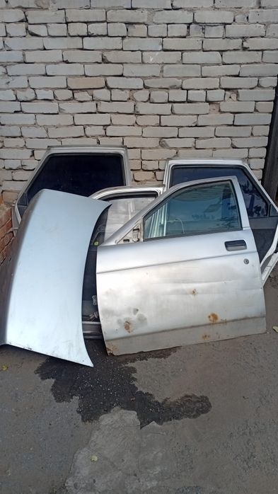 Продам капот,4 двери ваз 2110