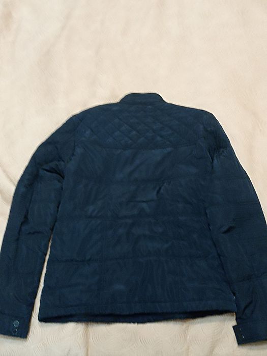 Продам куртку Colin's