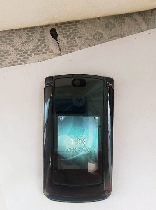 Motorola RAZR v8 ( decodat, baterie NOUA)
