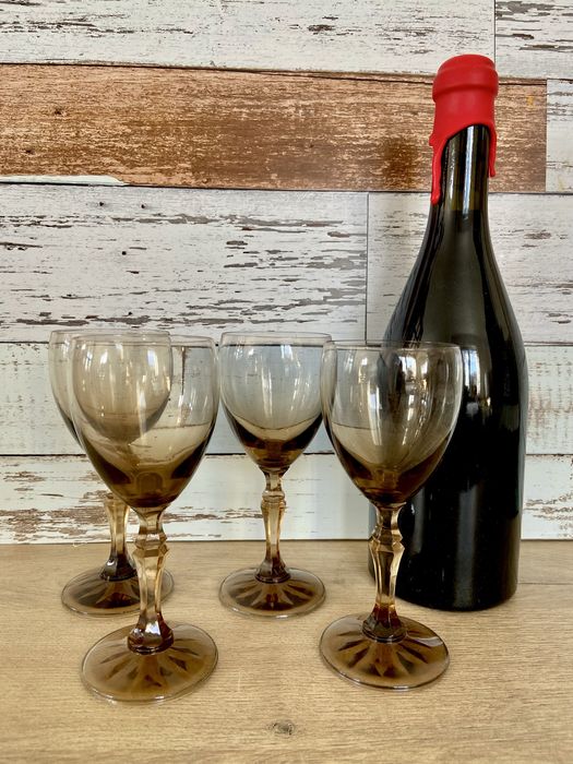 Чаши за вино цветно стъкло