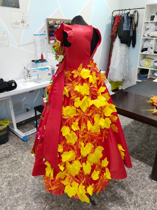 Продам платье к осеньному балу.