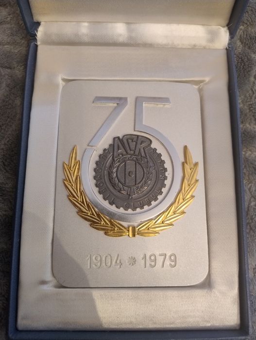 Tăbliță 75 ani Automobil Clubul Roman