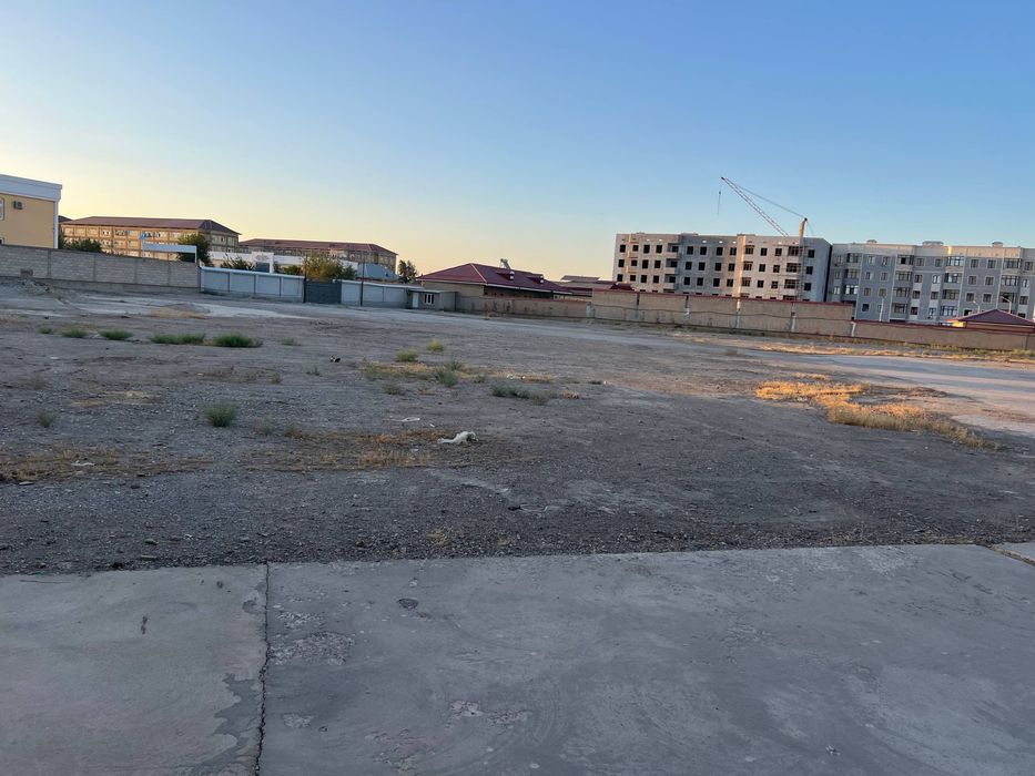 Srochno Vokzal yonida 1000kvm bino sotiladi 1 gektar yer qoshib beril