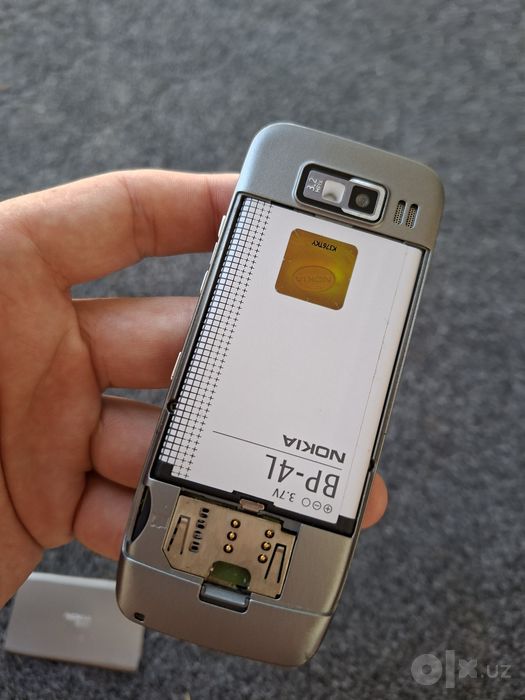 Nokia E52 sotladi rodnoy
