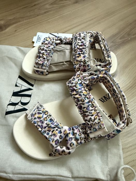 Детски сандали Zara