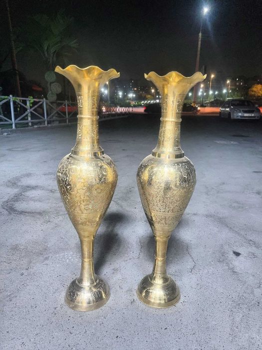 латунная индийская ваза с ленточным верхом, Материал медь