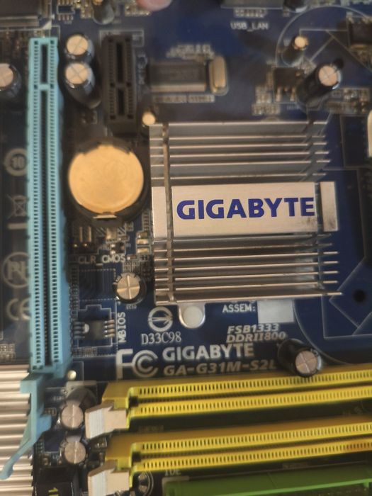 Материнская плата Gigabyte