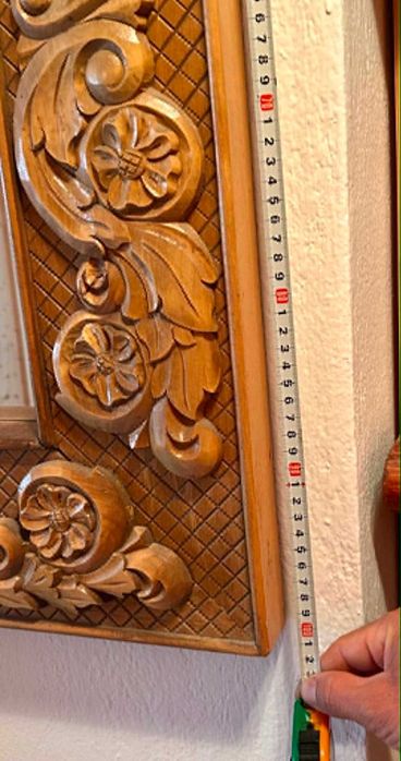 Oglindă cu ramă din lemn sculptată manual – stil rustic/tradițional