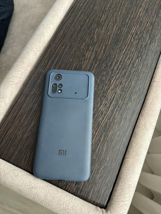 Продам телефон Poco m4pro256гигабайт.