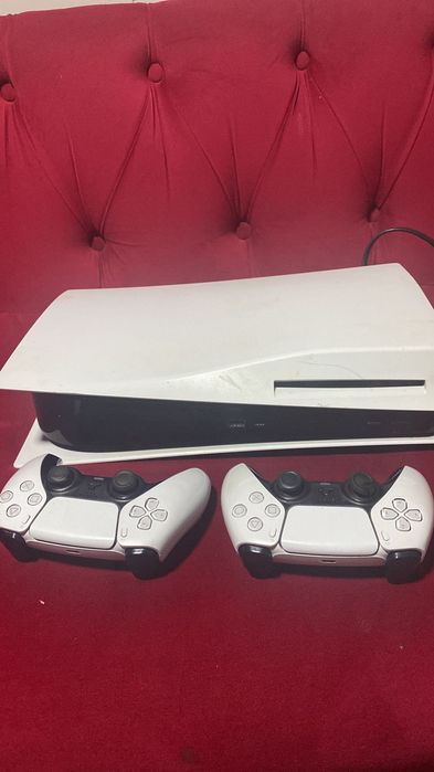 ps 5 с двумя геймпада