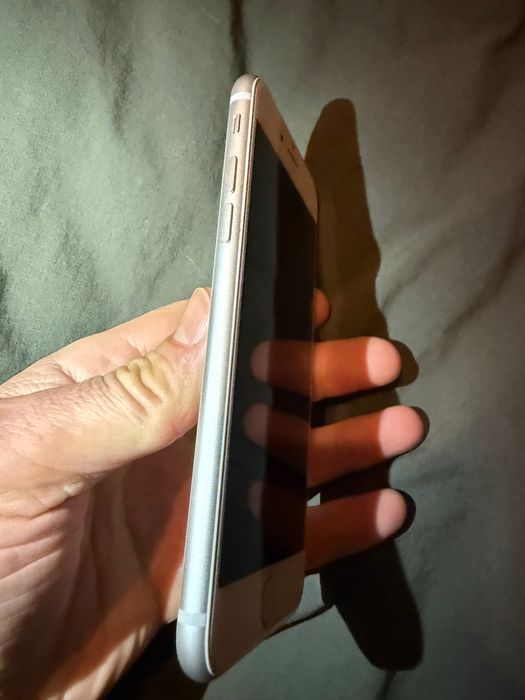 iPhone 8 Silver Baterie 100% telefon Apple ca si nou