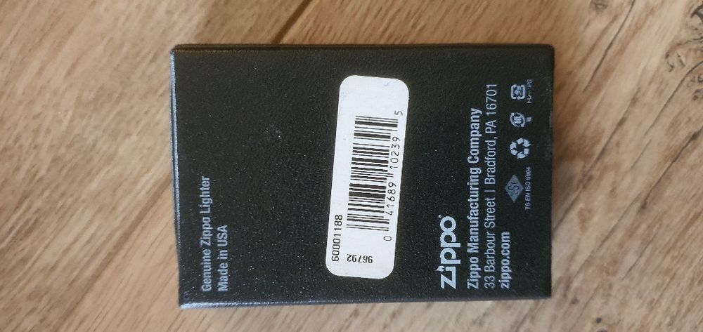 Zippo noua in cutie